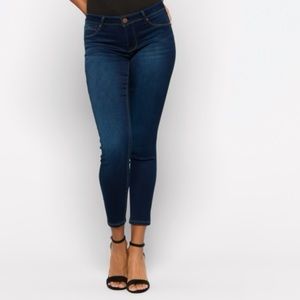 1822 DENIM
Wynter Low Rise Butter Skinny Jean